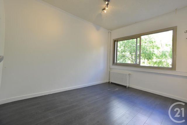 Appartement F1 à louer - 1 pièce - 21.55 m2 - COURBEVOIE - 92 - ILE-DE-FRANCE - Century 21 Charles Michels