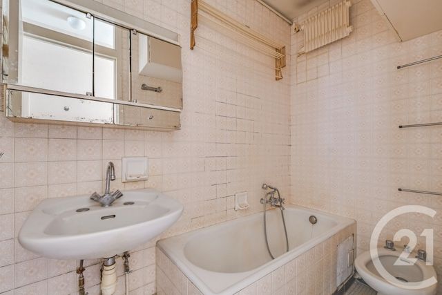 Appartement F4 à vendre - 4 pièces - 74.06 m2 - PARIS - 75015 - ILE-DE-FRANCE - Century 21 Charles Michels