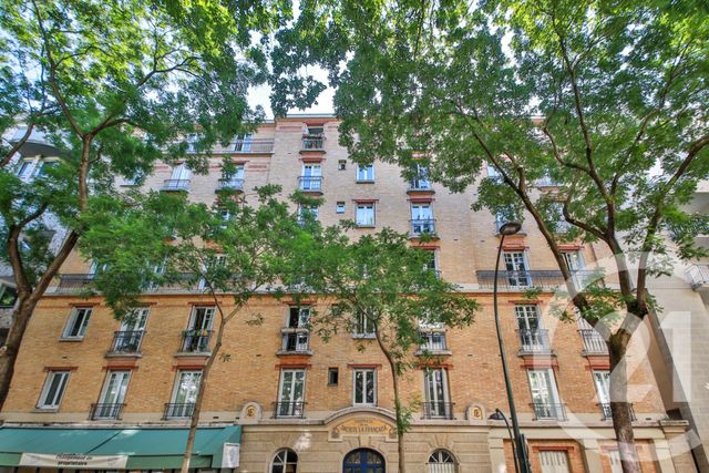Appartement F2 à vendre - 2 pièces - 46.6 m2 - PARIS - 75015 - ILE-DE-FRANCE - Century 21 Charles Michels