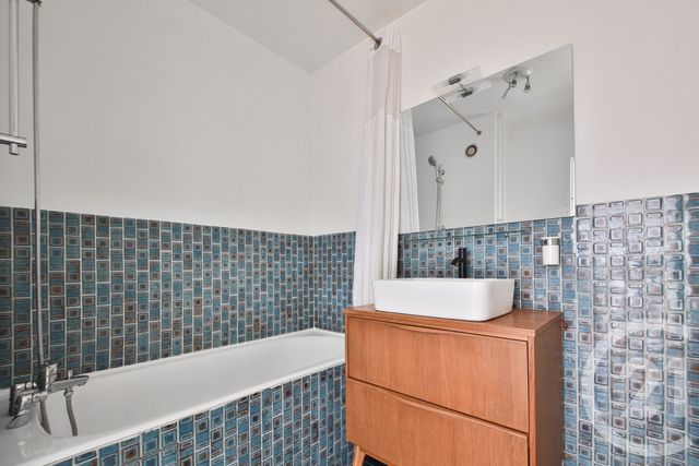 Appartement T1 à vendre - 1 pièce - 34.0 m2 - PARIS - 75011 - ILE-DE-FRANCE - Century 21 Charles Michels