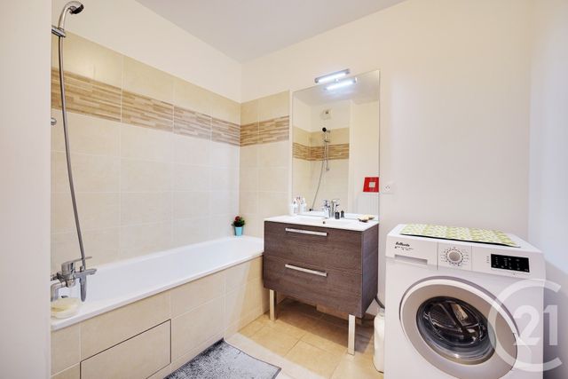 Appartement F3 à vendre - 3 pièces - 64.0 m2 - ST DENIS - 93 - ILE-DE-FRANCE - Century 21 Charles Michels