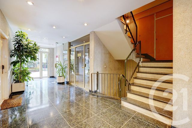 Appartement F2 à vendre - 2 pièces - 55.0 m2 - PARIS - 75015 - ILE-DE-FRANCE - Century 21 Charles Michels