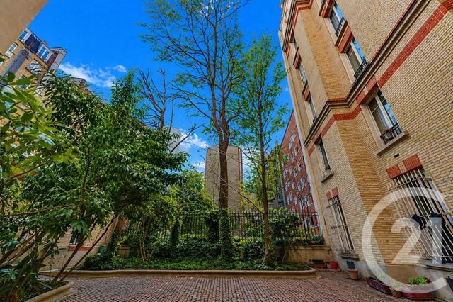 Appartement F2 à vendre - 2 pièces - 41.66 m2 - PARIS - 75015 - ILE-DE-FRANCE - Century 21 Charles Michels