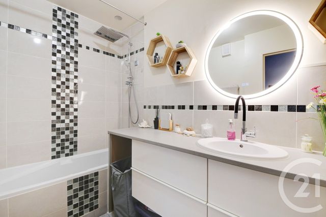 Appartement F2 à vendre - 2 pièces - 51.08 m2 - PARIS - 75015 - ILE-DE-FRANCE - Century 21 Charles Michels