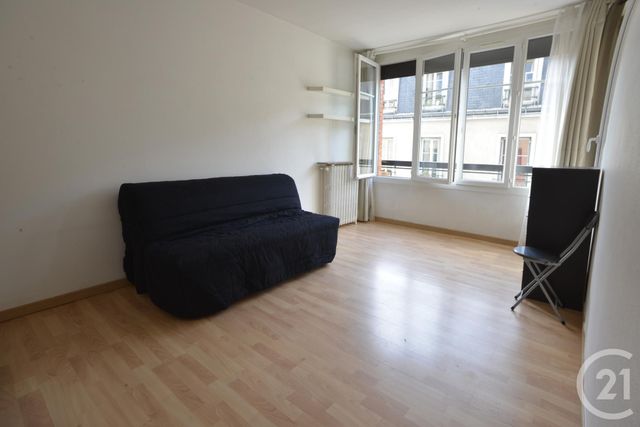 Appartement F1 à louer - 1 pièce - 25.23 m2 - VANVES - 92 - ILE-DE-FRANCE - Century 21 Charles Michels