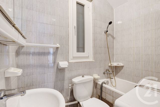 Appartement F2 à vendre - 2 pièces - 40.0 m2 - PARIS - 75010 - ILE-DE-FRANCE - Century 21 Charles Michels