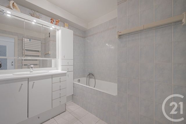 Appartement F3 à vendre - 3 pièces - 69.7 m2 - VERSAILLES - 78 - ILE-DE-FRANCE - Century 21 Charles Michels
