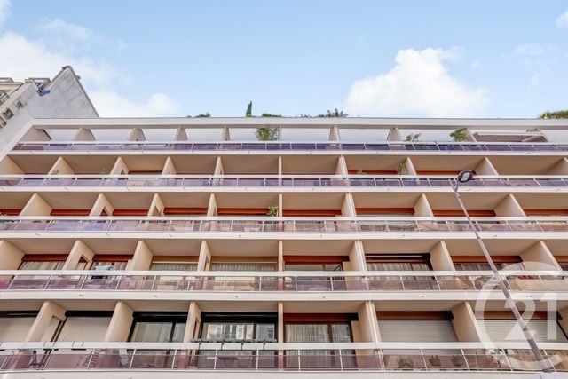 Appartement F1 à vendre - 1 pièce - 27.67 m2 - PARIS - 75015 - ILE-DE-FRANCE - Century 21 Charles Michels