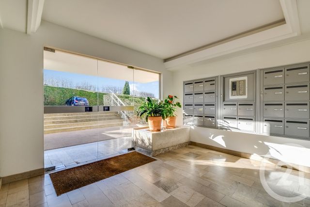 Appartement à vendre - 4 pièces - 68.21 m2 - SCEAUX - 92 - ILE-DE-FRANCE - Century 21 Charles Michels