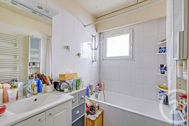 Appartement F4 à vendre - 4 pièces - 78.12 m2 - SURESNES - 92 - ILE-DE-FRANCE - Century 21 Charles Michels