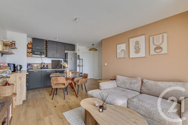 Appartement T2 à vendre - 3 pièces - 57.0 m2 - LE BLANC MESNIL - 93 - ILE-DE-FRANCE - Century 21 Charles Michels