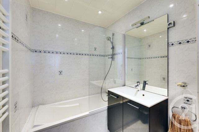 Appartement F2 à vendre - 2 pièces - 46.07 m2 - PARIS - 75015 - ILE-DE-FRANCE - Century 21 Charles Michels