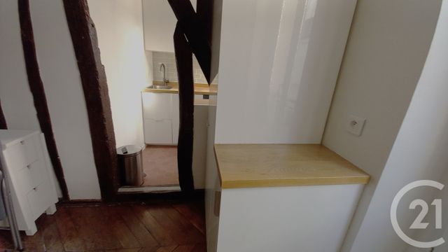 Appartement à louer - 2 pièces - 30.6 m2 - PARIS - 75018 - ILE-DE-FRANCE - Century 21 Charles Michels