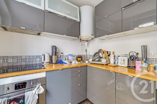 Appartement T2 à vendre - 3 pièces - 46.52 m2 - PARIS - 75015 - ILE-DE-FRANCE - Century 21 Charles Michels
