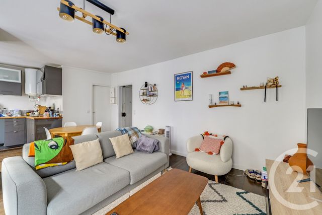 Appartement T2 à vendre - 3 pièces - 46.52 m2 - PARIS - 75015 - ILE-DE-FRANCE - Century 21 Charles Michels