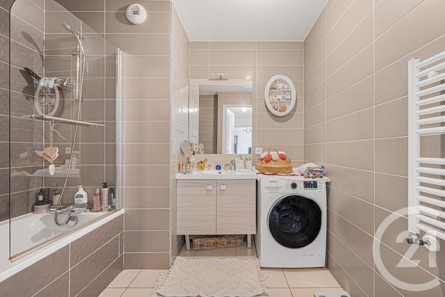 Appartement F3 à vendre - 3 pièces - 64.75 m2 - SURESNES - 92 - ILE-DE-FRANCE - Century 21 Charles Michels
