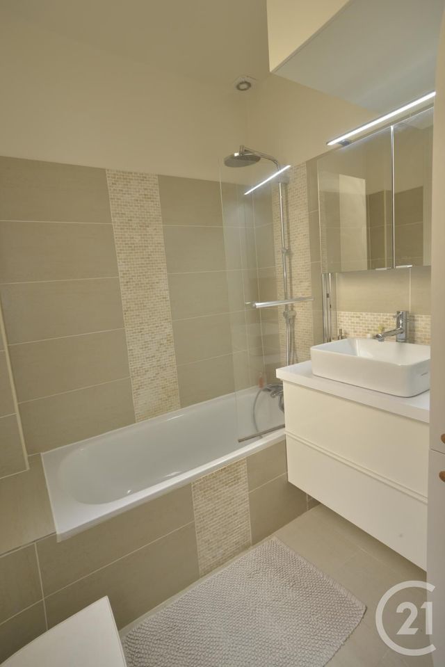 Appartement à louer - 2 pièces - 42.06 m2 - PARIS - 75015 - ILE-DE-FRANCE - Century 21 Charles Michels