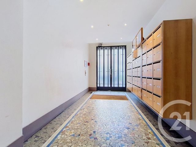 Appartement T2 à vendre - 2 pièces - 31.7 m2 - PARIS - 75015 - ILE-DE-FRANCE - Century 21 Charles Michels