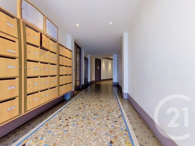 Appartement T2 à vendre - 2 pièces - 31.7 m2 - PARIS - 75015 - ILE-DE-FRANCE - Century 21 Charles Michels