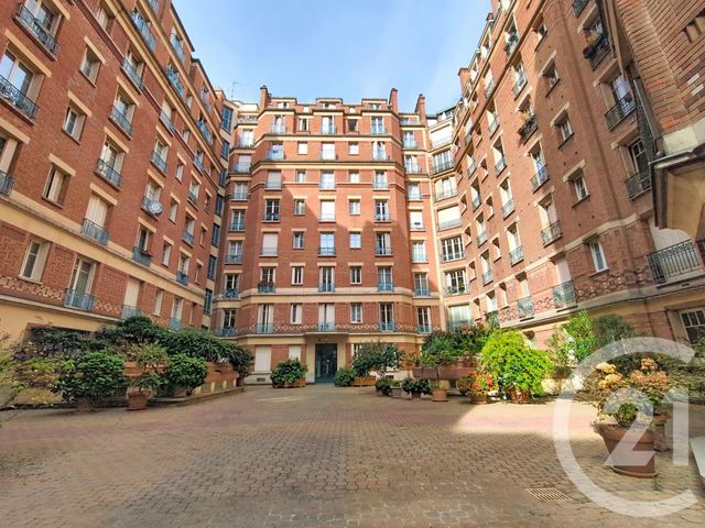 Appartement T2 à vendre - 2 pièces - 45.74 m2 - PARIS - 75015 - ILE-DE-FRANCE - Century 21 Charles Michels